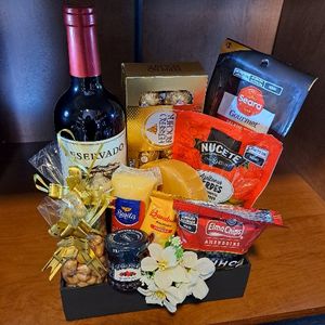 imagem do produto Cesta petisco premium com vinho ou suco M