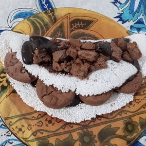 imagem do produto Tapioca recheada com Trakinas e chocolate.