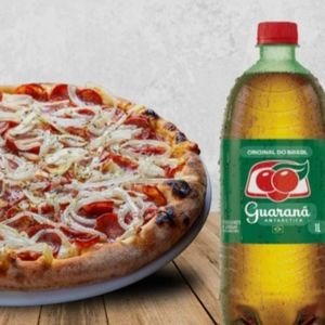 imagem do produto Pizza de Calabresa com Catupiry + fritas c queijo e cheddar+ Guaraná de 1 litro