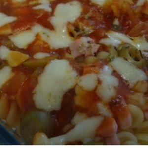 imagem do produto Macarrão com presunto , queijo e bacon.