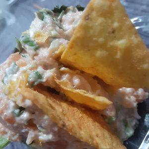 imagem do produto TEMAKI SALMÃO CRU COM ARROZ E DOURITOS 
