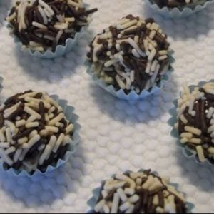 imagem do produto Brigadeiro com grenulado preto e branco