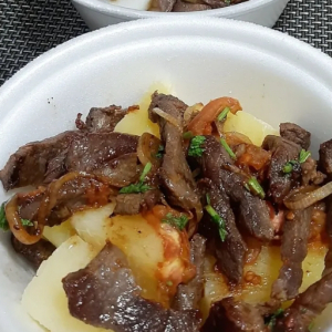 imagem do produto Macaxeira com carne de sol e Vinagrete 