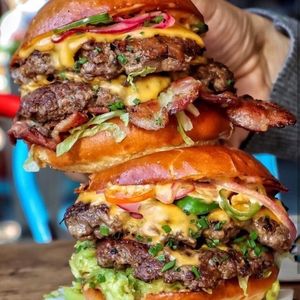 imagem do produto COMBO CHEF’S SPECIAL ( 2 Artesanal do cheff + 1 Antártica 1L )