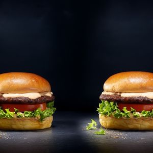 imagem do produto Combo mata fome (2 X-Frango + 2 Refri lata)