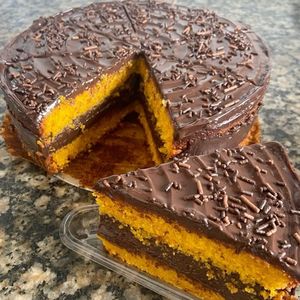 imagem do produto Bolo de cenoura com brigadeiro