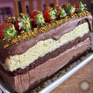 imagem do produto Pistache com Mousse de chocolate em fatia!