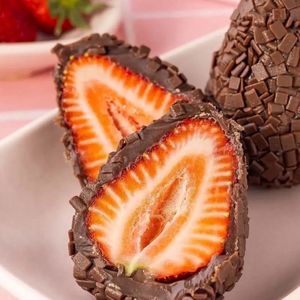 imagem do produto Coxinha de brigadeiro com morango