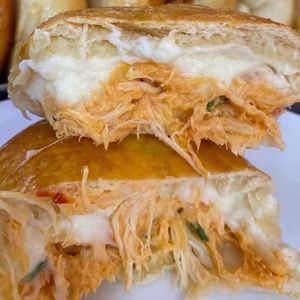 imagem do produto Porção de 10 Esfirrinhas de Frango com Requeijão