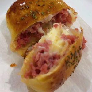 imagem do produto Porção de 10 Salgados de Calabresa com Requeijão