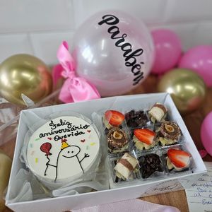 imagem do produto Bento box com balões - Bento cake 350g com 9 doces