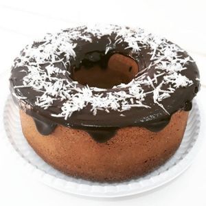 imagem do produto Bolo de coco com cobertura de cacau