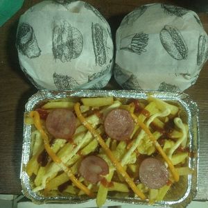 imagem do produto COMBO 2 - 2 X-BURGUES  + FRITAS