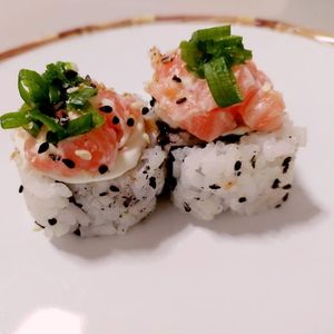 imagem do produto Uramaki de Salmão Batido (Meia)