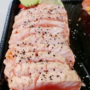 imagem do produto Lâminas de Salmão Maçaricado (Sashimi)