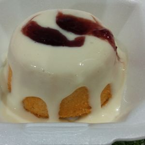 imagem do produto MINIBOLO VULCÃO (geleia de morango e ninho)
