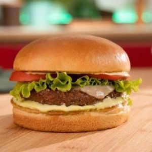 imagem do produto 2 hambúrguer tradicional+ batatas fritas + REFRI 600ml