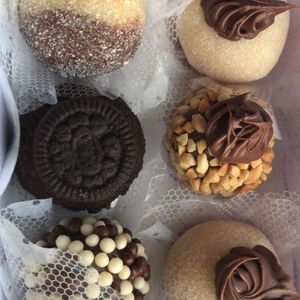 imagem do produto Com 6 unidades de brigadeiros gourmet 