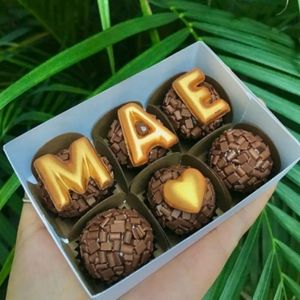 imagem do produto Caixinha com 6 unidades de brigadeiros gourmet 