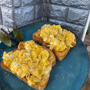 imagem do produto Dupla de torradas c/ovos mexidos