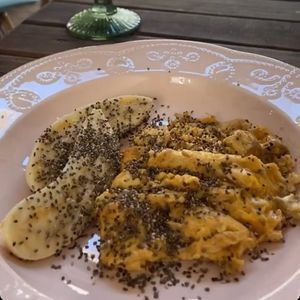 imagem do produto Ovos mexidos c/banana e chia