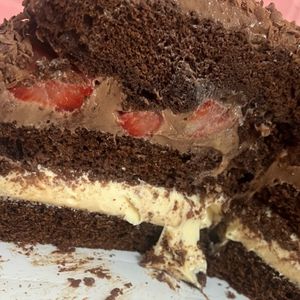 imagem do produto Fatia chocolate com morango e ninho