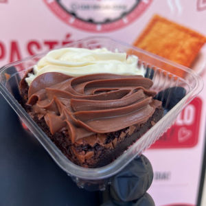 imagem do produto Brownie com creme de chocolate e ninho 