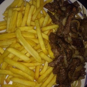 imagem do produto Carne com fritas- P