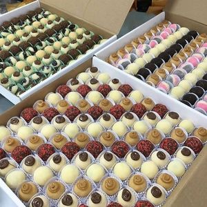 imagem do produto Cento de docinhos tradicionais 