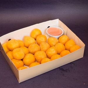 imagem do produto 25 UNIDADES BOLINHA DE QUEIJO MUSSARELA + 1 MOLHO ROSÉ