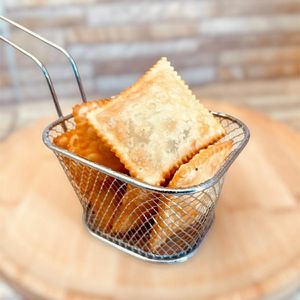 imagem do produto 10 UNIDADES DE PASTEIS  FRITOS DE CARNE DE SOL COM QUEIJO COALHO.
