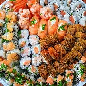 imagem do produto Maki especial 75 peças+1 coca  cola 1L