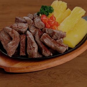 imagem do produto Combo Meia ( Churrasco, 1 Hamburgueria de Arroz Vinagrete, Mandioca temperada, Maionese Caseira)