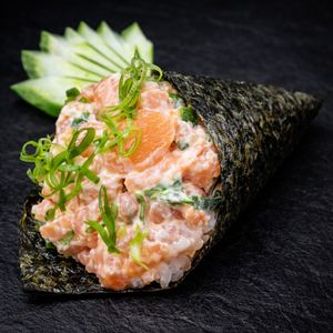 imagem do produto Temaki salmão cru completo