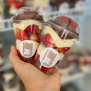 imagem do produto COPO BOMBOM DE MORANGO 