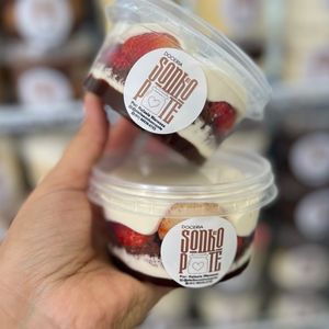 imagem do produto BOLO DE POTE - NUTELLA C/ MORANGOS