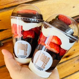 imagem do produto COPO - NUTELLA C/BROWNIE E MORANGOS