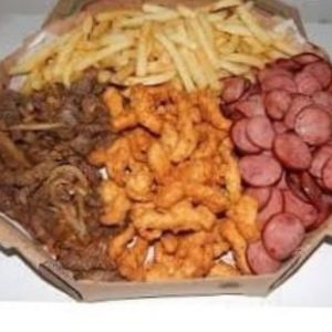 imagem do produto Combo Familia √ Isca de carne bovina Acebolada , Batata Simples , Isca de Tilapia , Calabresa Acebolada !