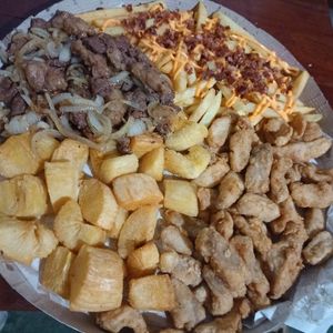 imagem do produto Combo Familia √ Isca de Tilapia , Isca de carne Bovina acebolada , Batata cheddar e bacon , Mandioca .!