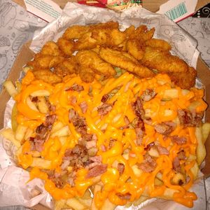 imagem do produto Gurjão de frango com batata suprema na caixa 25 CM 