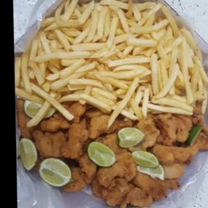 imagem do produto Gurjão de peixe com batata frita caixa 25 CM 