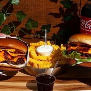 imagem do produto 2 burger + 2 batatas (100g) + 1 refri 600ml