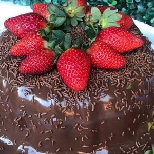 imagem do produto Bolo Caseiro de chocolate com Morango 