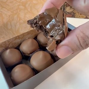 imagem do produto Caixinha com 6 bombons bwonie 