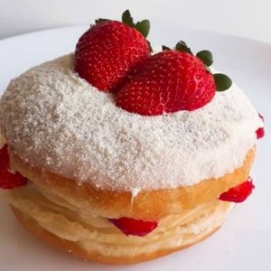 imagem do produto Donuts, Ninho C/morangos frescos 