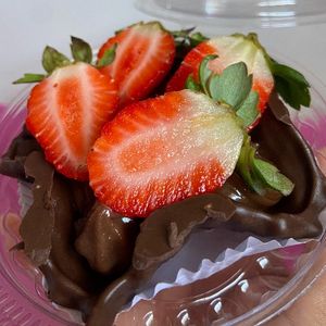 imagem do produto casquinha OVOMALTINE COM MORANGO 