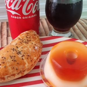 imagem do produto Combo 1 pastel de forno, 1 pudim e uma Coca-Cola 350ml