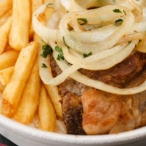 imagem do produto Filé de frango acebolado com batatas fritas. M