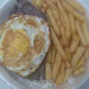 imagem do produto Bife com ovo e batatas fritas. M