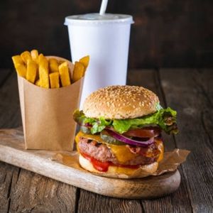 imagem do produto 1 x - calabresa uma porção de batata frita e um refrigerante em lata